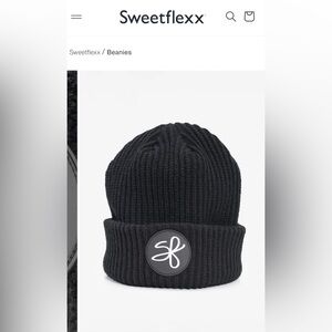 Sweetflexx Black Ribbed Beanie NWT